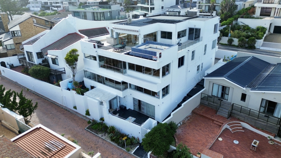 6 Bedroom Property for Sale in Bloubergstrand Western Cape